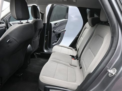Used 2022 Ford Escape SE FWD image 15