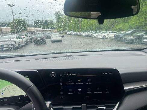 Used 2025 Chevrolet Equinox LT FWD image 17