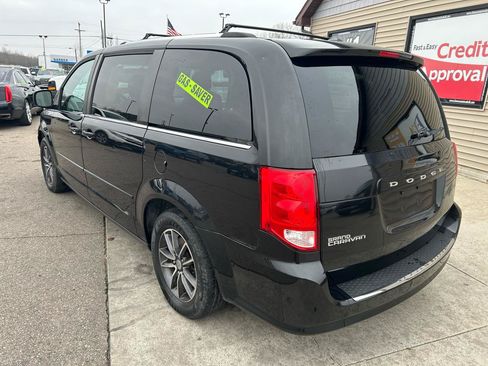 Used 2017 Dodge Grand Caravan SXT FWD image 7