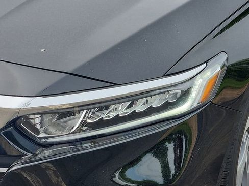 Certified 2018 Honda Accord EX image 9