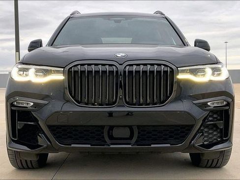 Used 2021 BMW X7 M50i image 2