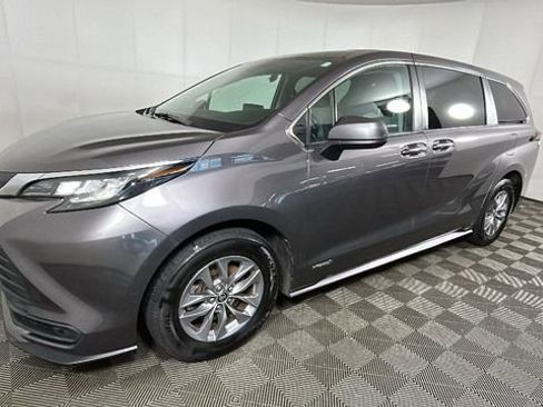 Used 2021 Toyota Sienna LE FWD image 7