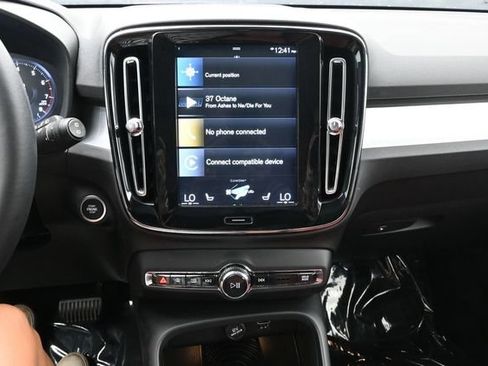 Used 2019 Volvo XC40 T5 Momentum AWD/4WD image 12