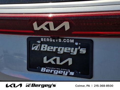 Used 2022 Kia Carnival LX FWD image 32
