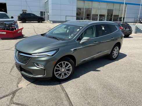 Used 2022 Buick Enclave Essence w/ Experience Buick Package image 4