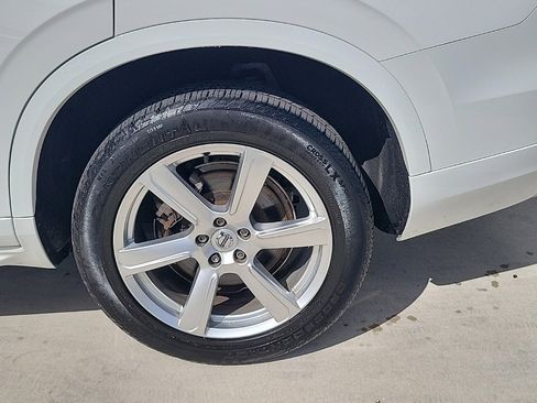 Used 2018 Volvo XC90 T5 Momentum w/ Momentum Plus Package image 4