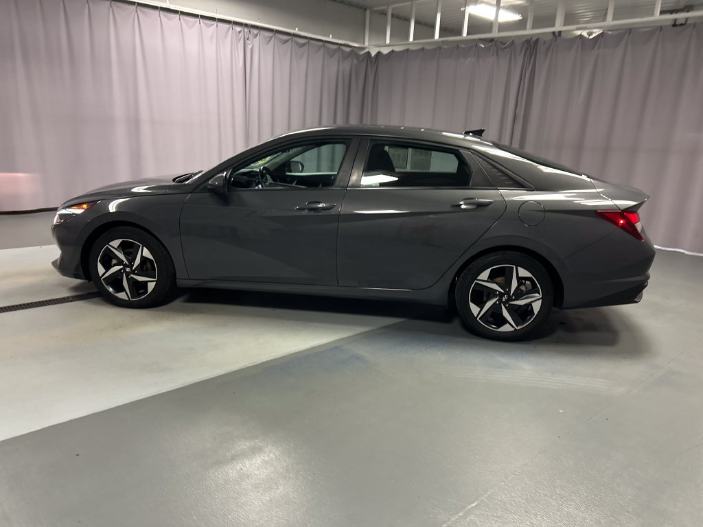 Used 2023 Hyundai Elantra SEL w/ Convenience Package FWD image 4