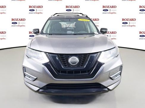 Used 2018 Nissan Rogue SV FWD image 3
