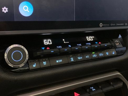 Used 2023 Toyota Tundra Limited image 25