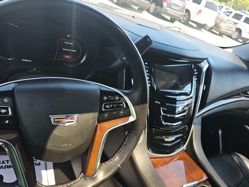 Used 2020 Cadillac Escalade Luxury AWD/4WD image 6
