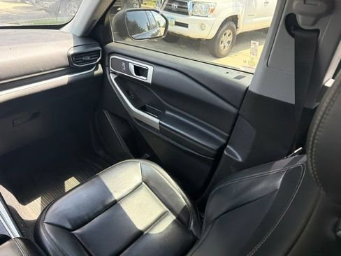 Used 2021 Ford Explorer XLT w/ Equipment Group 202A AWD/4WD image 21