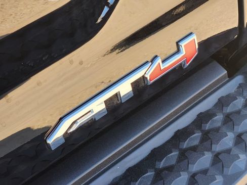 Used 2024 GMC Canyon AT4 w/ AT4 Premium Package AWD/4WD image 9