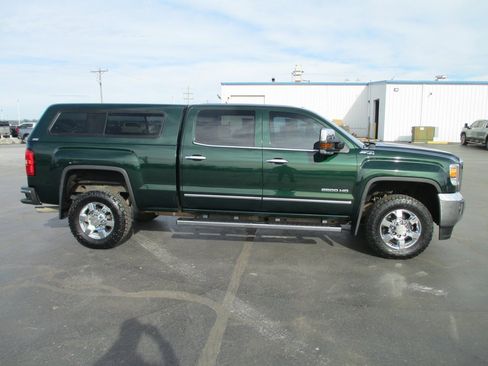 Used 2015 GMC Sierra 2500 SLT w/ Suspension Package, Off-Road image 2