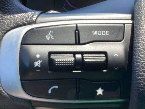 Used 2025 Kia Sportage LX FWD image 17