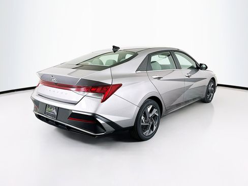 Used 2025 Hyundai Elantra SEL image 9