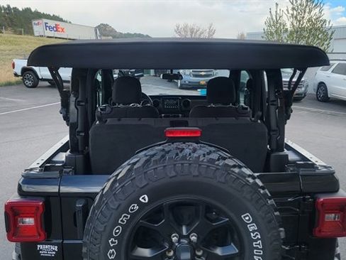 Used 2022 Jeep Wrangler Sport image 12