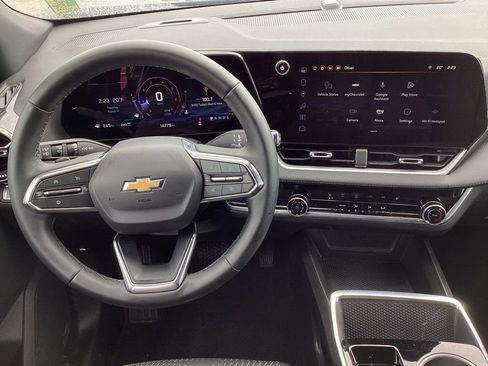 Used 2025 Chevrolet Equinox LT image 18