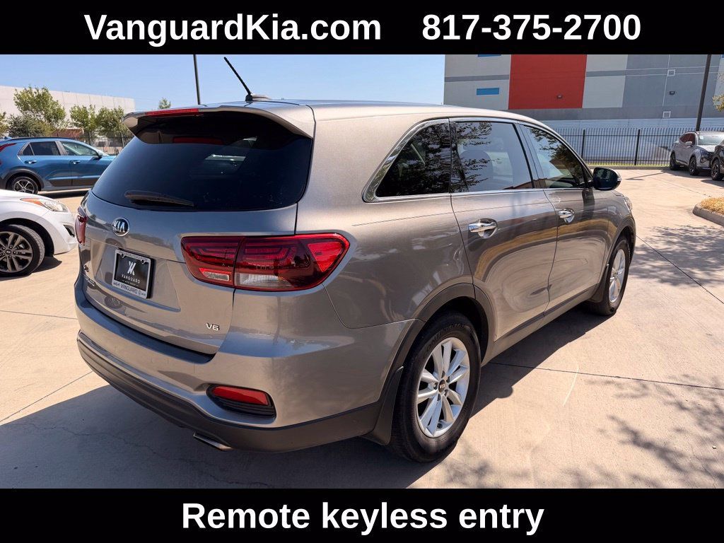 Used 2019 Kia Sorento FWD V6 image 4