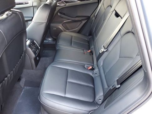 Used 2025 Porsche Macan image 19