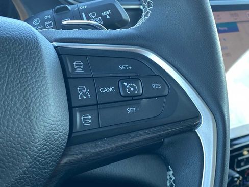 Certified 2024 Jeep Grand Cherokee L Limited w/ Luxury Tech Group II image 31