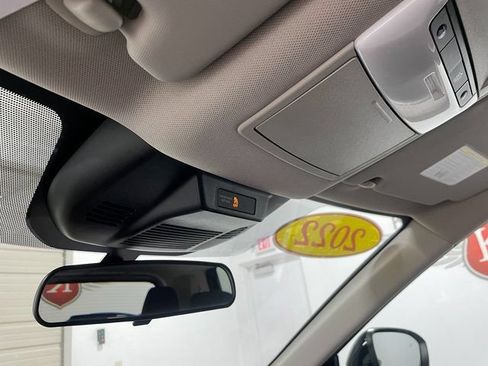 Used 2022 Nissan Rogue S AWD/4WD image 18