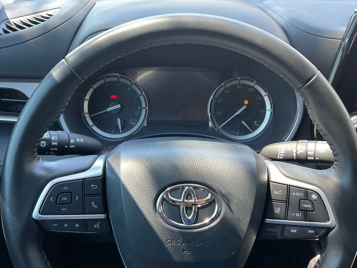 Used 2022 Toyota Highlander XLE AWD/4WD image 13