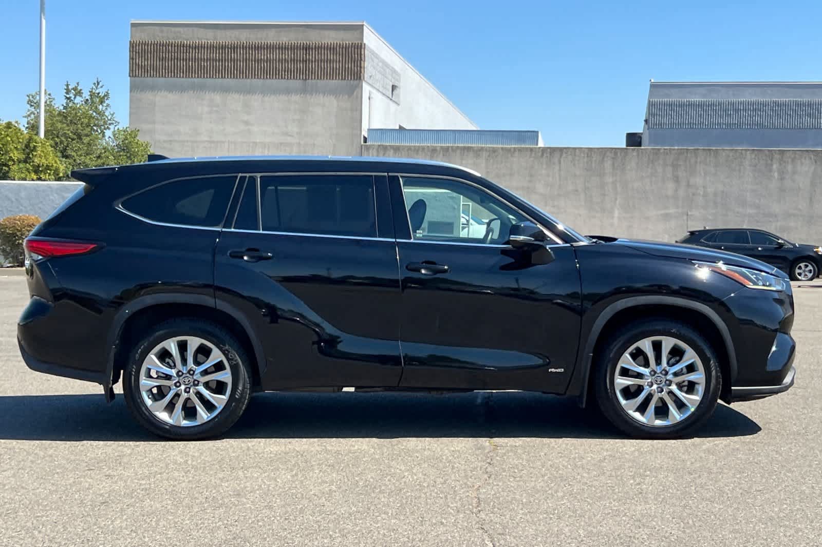 Used 2023 Toyota Highlander Limited AWD/4WD image 6