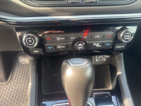 Used 2025 Jeep Compass Trailhawk AWD/4WD image 19