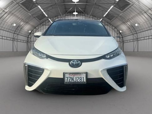 Used 2017 Toyota Mirai FWD image 2
