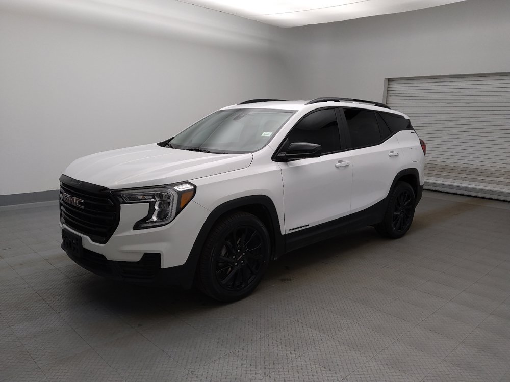 Used 2023 GMC Terrain SLE w/ Elevation Edition FWD image 2