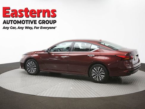 Used 2024 Nissan Altima 2.5 SV FWD image 62