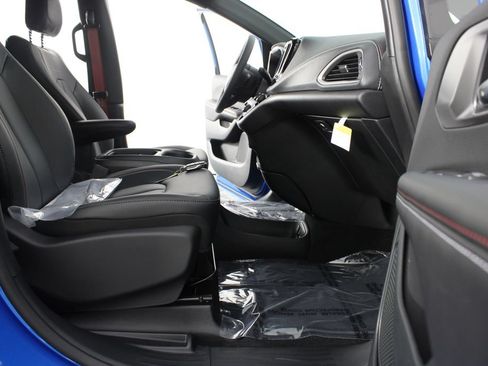 New 2027 Chrysler Pacifica Select FWD image 22
