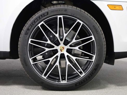 Certified 2026 Porsche Macan AWD/4WD image 12