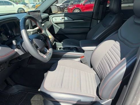 Used 2025 Ford Explorer ST-Line w/ Premium Package RWD image 9