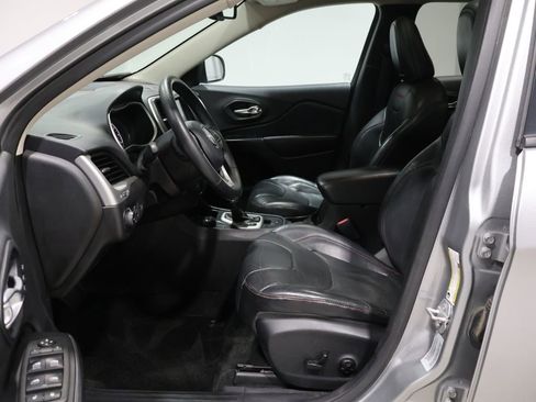 Used 2015 Jeep Cherokee Trailhawk w/ Comfort/Convenience Group image 12