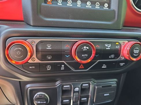 Used 2021 Jeep Gladiator Rubicon w/ Trailer Tow Package AWD/4WD image 18