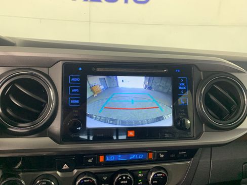 Used 2016 Toyota Tacoma Limited w/ Towing Package image 27