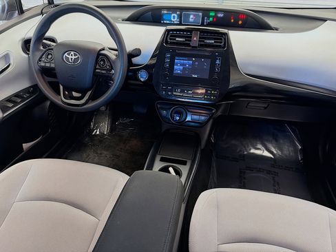 Used 2019 Toyota Prius L Eco image 12