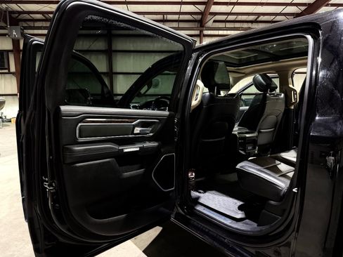 Used 2019 RAM 1500 Laramie AWD/4WD image 16