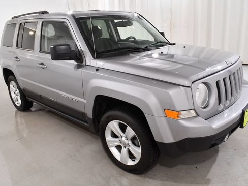 Used 2015 Jeep Patriot Latitude AWD/4WD image 5
