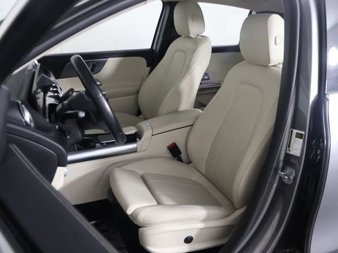 Used 2023 Mercedes-Benz GLA 250 4MATIC w/ Premium Package image 30