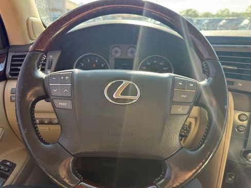Used 2011 Lexus LX 570 4WD w/ Luxury Pkg image 16