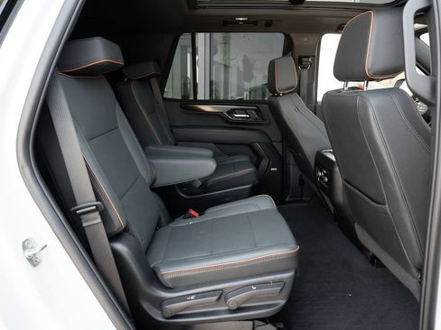 Used 2025 GMC Yukon AT4 AWD/4WD image 49