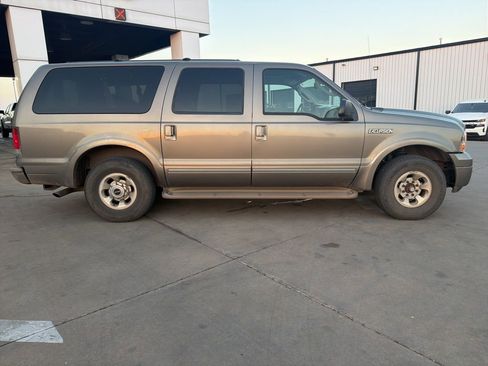 Used 2005 Ford Excursion Limited image 2