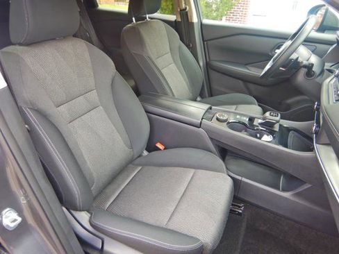 Used 2024 Nissan Rogue SV image 16