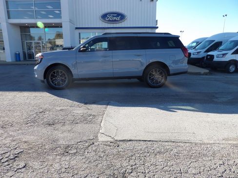New 2025 Ford Expedition Max Platinum w/ Stealth Performance Package AWD/4WD image 8
