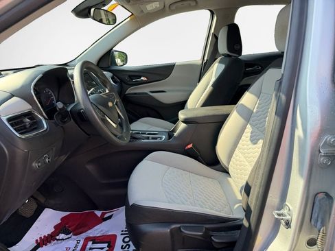 Used 2021 Chevrolet Equinox LS FWD image 12