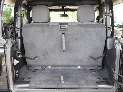 Used 2022 Jeep Wrangler Sport AWD/4WD image 15