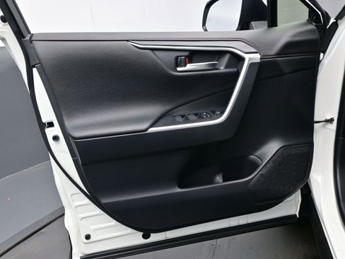 Used 2022 Toyota RAV4 XSE image 9