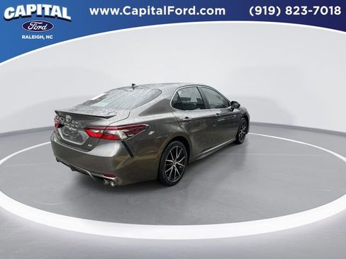 Used 2023 Toyota Camry SE image 8
